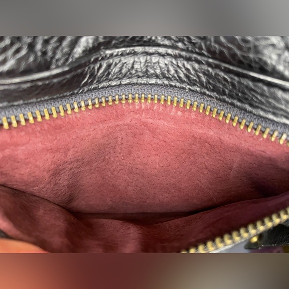 EUC Marc Jacobs Leather Kiss lock Handbag/ Crossbody - Picture 4 of 12